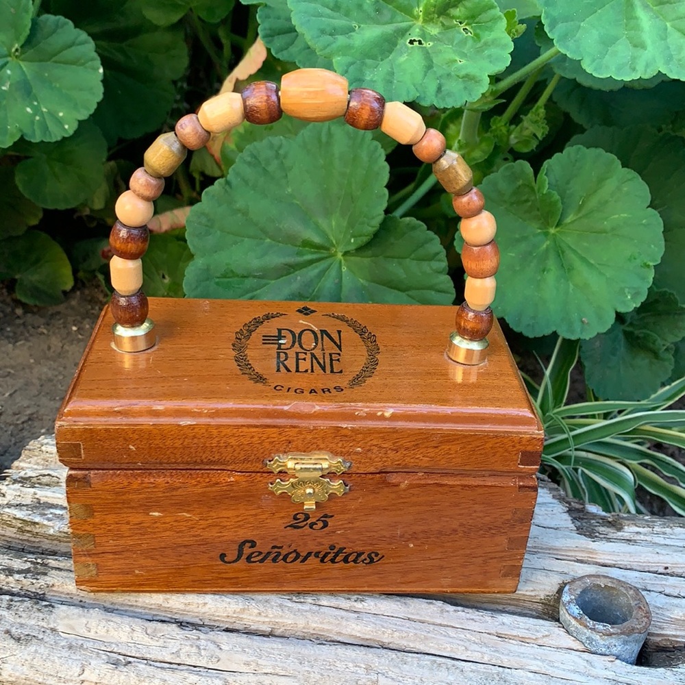 Vintage Don Rene 25 Señoritas cigar purse